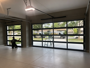 <span class=keywords><strong>Porte</strong></span> <span class=keywords><strong>de</strong></span> <span class=keywords><strong>garage</strong></span> sectionnelle automatique <span class=keywords><strong>en</strong></span> aluminium et verre à prix <span class=keywords><strong>de</strong></span> gros avec télécommande, moteur et <span class=keywords><strong>kit</strong></span> d'accessoires complet - Product Image 2