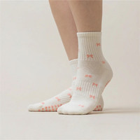 Chaussettes de sport pour femmes de haute qualité avec logo personnalisé, vente en gros, chaussettes athlétiques blanches, antidérapantes, chaussettes de yoga, chaussettes de pilates en coton
