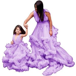 AL1588 recién llegado <span class=keywords><strong>vestidos</strong></span> <span class=keywords><strong>de</strong></span> malla esponjosa volantes tren <span class=keywords><strong>de</strong></span> talla grande mamá e hija tul vestido <span class=keywords><strong>de</strong></span> noche transparente Albornoz <span class=keywords><strong>de</strong></span> <span class=keywords><strong>novia</strong></span> - Product Image 3