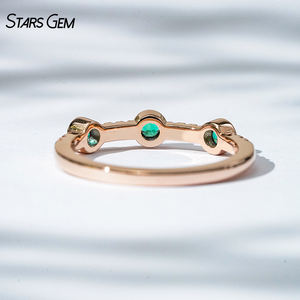 Anillo de Compromiso y Boda Vintage de Oro Rosa de 14K con Esmeralda de Laboratorio de Corte Brillante Redondo de 0.28ct y 2.5mm de Starsgem - Product Image 4