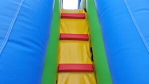 Pista de Obstáculos Inflable de Grado Comercial, Parque Infantil Inflable de PVC para Alquiler en Fiestas al Aire Libre con Colores Personalizados - Product Image 4
