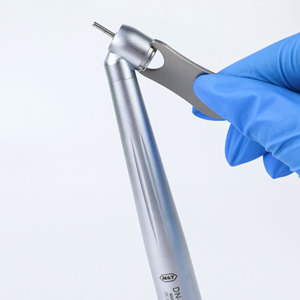 หัวกรอฟันความเร็วสูงแบบพ่นน้ำเดี่ยว 45 องศา พร้อมไฟส่องสว่าง สีเงิน เกรด Class I - Product Image 2
