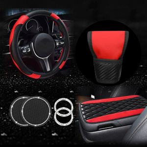 Meilleures ventes transfrontalières : Housse de <span class=keywords><strong>volant</strong></span> de voiture à 4 branches, Housse de pommeau de levier de vitesse, Coussin de boîte d'accoudoir avec protection airbag en <span class=keywords><strong>cuir</strong></span> fibre de carbone - Product Image 1