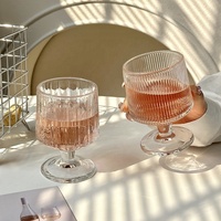 Verre à pied court élégant à rayures verticales, style INS, pour boissons, jus, lait, thé, crème glacée, 230 ml, idéal pour restaurant