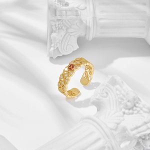 Bague solitaire luxueuse en or massif 14 carats avec halo de zircon pour un style audacieux - Product Image 2