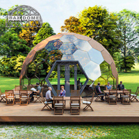 Dôme géodésique en verre de 8 m, tente de glamping hexagonale pour séjour avec salle de bain et cuisine