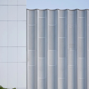 Pannello in Alluminio Perforato con Grafica Personalizzata per Rivestimento di Facciate di Edifici Esterni - Product Image 4