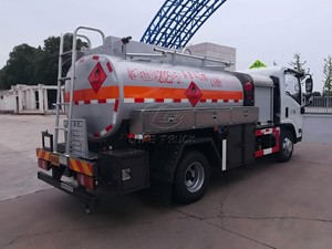 Camión Cisterna Diésel Manual de Alta Calidad, Nuevo, de 5000L-12000L, Camión Isuzu para Transporte de Petróleo, Almacenamiento de Cilindros de GLP, Adaptado al Mercado Global - Product Image 2