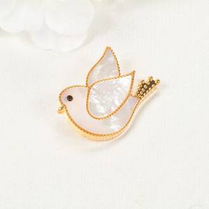 Broche/épingle mignonne en forme d'oiseau, anti-éclaboussures d'huile, motif animal, pour vêtements, fleur de poitrine, vente en gros - Product Image 3