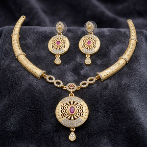 Collares Cortos de Oro de 14K, 18K y 24K con Incrustaciones de Diamantes y Rubíes, Joyería de Moda de Diseño Indo-Occidental, Collares de Oro con Piedras AD - Product Image 1