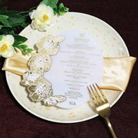Elegante Tarjeta de menú con acrílico blanco personalizado y mezcla acrílica con patrón de espejo dorado para bodas y fiestas