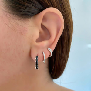 Pendientes de Aro Pequeños de Plata de Ley S925 con Circonita Negra en Forma de Serpiente - Product Image 3