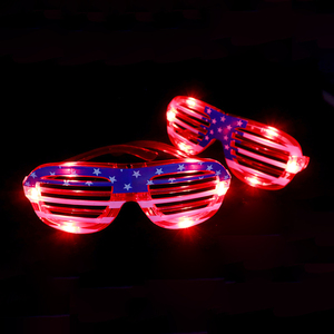 Jour de l'indépendance drapeau américain lunettes à LED 4 juillet fête nationale EyeShutter avec lumière clignotante LED rouge faveurs de fête - Product Image 2