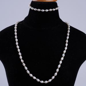 Últimos diseños de collar 4-4,5mm perla de agua dulce de arroz natural con oro 925 conjunto de joyería de Collar de plata - Product Image 2