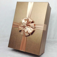 Boîte cadeau personnalisée avec gaufrage, revêtement UV, carton écologique recyclable, ruban satiné et nœud pour emballage de vêtements, mariage, anniversaire