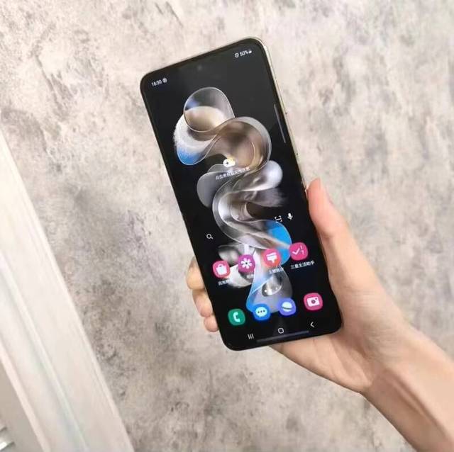 2025 Hot Selling 5G Deca Core Android Smartphone 12GB/256GB 6.9" OLED 5000-5999mAh Battery Korean Original Brand New W24