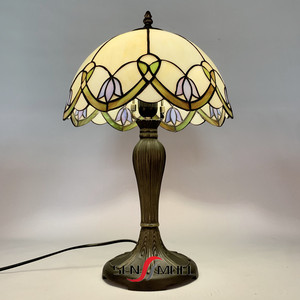 Fábrica china, venta al por mayor, vidrieras personalizadas <span class=keywords><strong>Tiffany</strong></span>, lámpara de mesa decorativa Retro de estilo europeo soldada a mano, lámpara de escritorio LED - Product Image 2