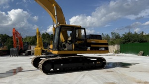 Excavadora de cadenas CAT 325BL usada con brazo largo hidráulico para movimiento de tierras en construcción - Product Image 3