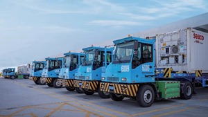 Tractor Terminal Eléctrico <span class=keywords><strong>de</strong></span> Cero Emisiones 75T SM4256 <span class=keywords><strong>de</strong></span> Radio Compacto para Desplazamiento <span class=keywords><strong>de</strong></span> Contenedores en Puertos Marítimos - Product Image 6