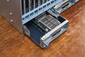 Serveur GPU IA 4U ESC8000A-E13P, double AMD EPYC 9355, 8x GPU, 8x NVMe, 4x3200W, alimentation Titanium, 8x emplacements PCIe x16 pour GPU - Product Image 4