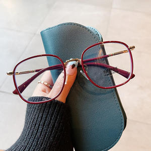 Gafas Rectangulares para Mujer Qianai, Lentes con Filtro de Luz Azul, Estilo Urbano Moderno, Tamaño Mediano - Product Image 2