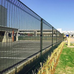 Malla de Alambre 358 Antirrobo y Anticorte, Antiescalada - Compre Malla de Seguridad 358, Malla de Alta Seguridad 358 - Product Image 1