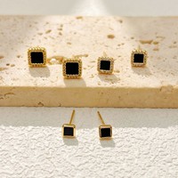 Ensemble de trois boucles d'oreilles carrées simples - Accessoires de mode luxueux et élégants pour le quotidien