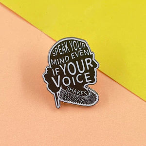 Pin Personalizado con la Frase 'Habla de Forma que tu Voz no Temble', Pin de Esmalte con el Motivo de 'Feminismo, Poder Femenino', Broche con Frase Famosa, Joyería, Regalo para Amigas - Product Image 1