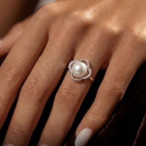 Bague Fleur en Cuivre et Perle d'Eau Douce au Design Original - Bijoux Minimalistes pour Femmes en Gros - Product Image 3