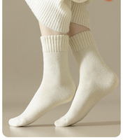Chaussettes d'intérieur d'hiver pour femmes, logo personnalisé, maintien au chaud, standard, transparentes, confortables, douces, collantes, mi-tube, chaussettes de nuit