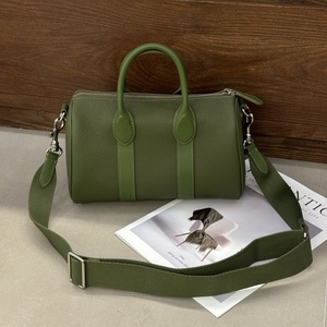 Sac à main bandoulière pour femme en cuir de vachette première couche, style rétro, design de niche, fabrication OEM, de Guangzhou, au design raffiné et tendance - Product Image 6