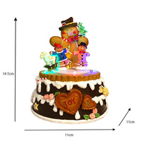 Décoration de Noël personnalisée en résine sculptée et peinte à la main, maison de pain d'épices avec ours jaune et lumières mobiles, pour enfants