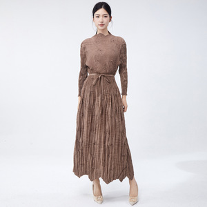 Nouvelle Robe Longue Plissée Irrégulière Respirante Coupe A-line pour Femme 2025 – 100% Polyester Haute Qualité – Vente en Gros Usine - Product Image 2