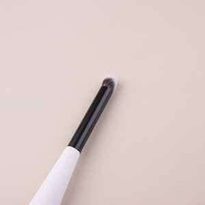 Pinceau de maquillage professionnel à double tête en poils synthétiques, pinceau de précision en bois pour estomper les fards à paupières, pinceau à blush pour gloss et baume à lèvres - Product Image 4