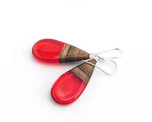 Pendientes Ecológicos de Resina y Madera, Joyería Hecha a Mano, Diseño Ligero y Moderno, Ideal para Uso Diario, Fiestas y Eventos Especiales - Product Image 4