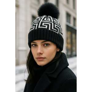 Gorro de lana beige estampado para mujer con pompón BERE1144 - Product Image 4