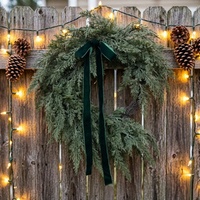 Guirlande de Noël artificielle hautement recommandée, en plastique vert imitation aiguilles de pin, pour la décoration de Noël à la maison