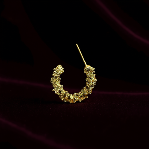 Boucles d'oreilles créoles dorées en or massif 18 carats, design minimaliste, bijoux pour femme à porter au quotidien, boucles d'oreilles fines, accessoire de mode - Product Image 2