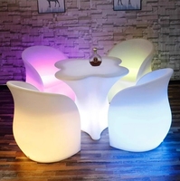 Ensemble de table et chaises LED portables en plastique PE, rechargeables, étanches et écologiques, pour mobilier de bar extérieur et de salle à manger, idéal pour les clubs de nuit modernes.