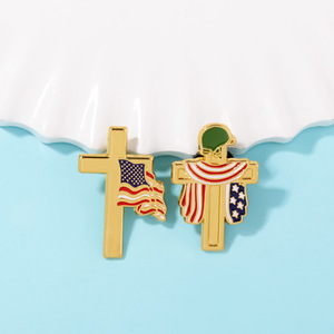 Broche de Metal Esmaltado da Moda, Alfinete de Lapela com Bandeira e Cruz, Joia Decorativa para o Dia da Independência dos EUA, Alfinete de Roupa, Presente para Festas e Feriados - Product Image 3