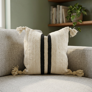 Almohadas Decorativas de Lana Marroquí Hechas a Mano de Alta Calidad con Patrón Vintage, Portátiles y Antipilling, con Pompones - Product Image 5