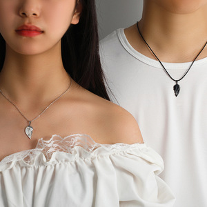 Collier Pendentif Couple Simple et Tendance 2 Pièces/Ensemble : Chaîne d'Amour Demi-Cœur <span class=keywords><strong>Empreinte</strong></span> <span class=keywords><strong>Digitale</strong></span> en Acier Inoxydable pour Amoureux - Product Image 5