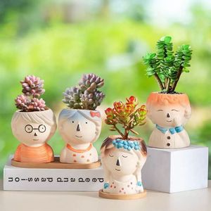 Jardinière succulente en céramique faite à la main avec des personnages <span class=keywords><strong>de</strong></span> dessins animés mignons design Pots <span class=keywords><strong>de</strong></span> fleurs d'intérieur logo personnalisé décor <span class=keywords><strong>de</strong></span> jardin et <span class=keywords><strong>de</strong></span> bureau - Product Image 1
