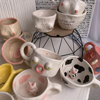 Tasse à thé ou à café en céramique irrégulière peinte à la main, nouveau design 2026, tasse amusante et originale, vente en gros