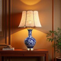 Lampe de table en porcelaine bleue et blanche traditionnelle, décoration pour salon, chambre à coucher, base en cuivre, abat-jour en tissu, vase en céramique, éclairage