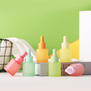 Flaconi Contagocce in Vetro di Alta Qualità 20ml Bottiglia a Spalla Piatta Stile Macaron con Tappo a Vite per Oli Essenziali e Siero per la Cura della Pelle - Product Image 1