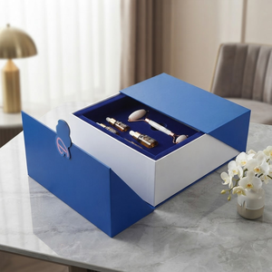 Boîte cadeau cosmétique de luxe bleu royal personnalisée, étui rigide à double porte magnétique avec insert en velours pour parfum - Product Image 6