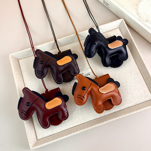 Porte-<span class=keywords><strong>lunettes</strong></span> magnétique multifonctionnel en cuir (motif poney) - Lanière pour <span class=keywords><strong>lunettes</strong></span> en <span class=keywords><strong>cordon</strong></span> ciré pour la mode et l'extérieur - Product Image 1