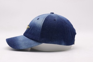 Casquette de baseball en denim délavé personnalisée avec logo en métal doré - Product Image 3