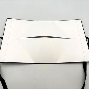 Sac en carton <span class=keywords><strong>kraft</strong></span> pliable triangulaire avec logo personnalisé pour les soins de la peau, les cadeaux de mariage et les chaussures, emballage en papier <span class=keywords><strong>kraft</strong></span> durable - Product Image 5